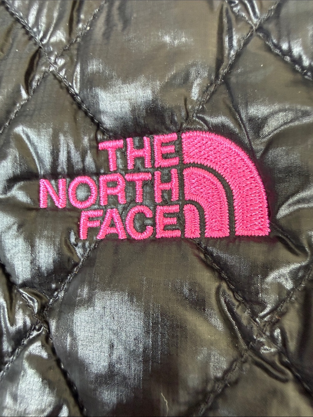 The North Face ThermoBall Quilted Vest Women’s M Black Pink Ribbon Full Zip - Picture 4 of 12